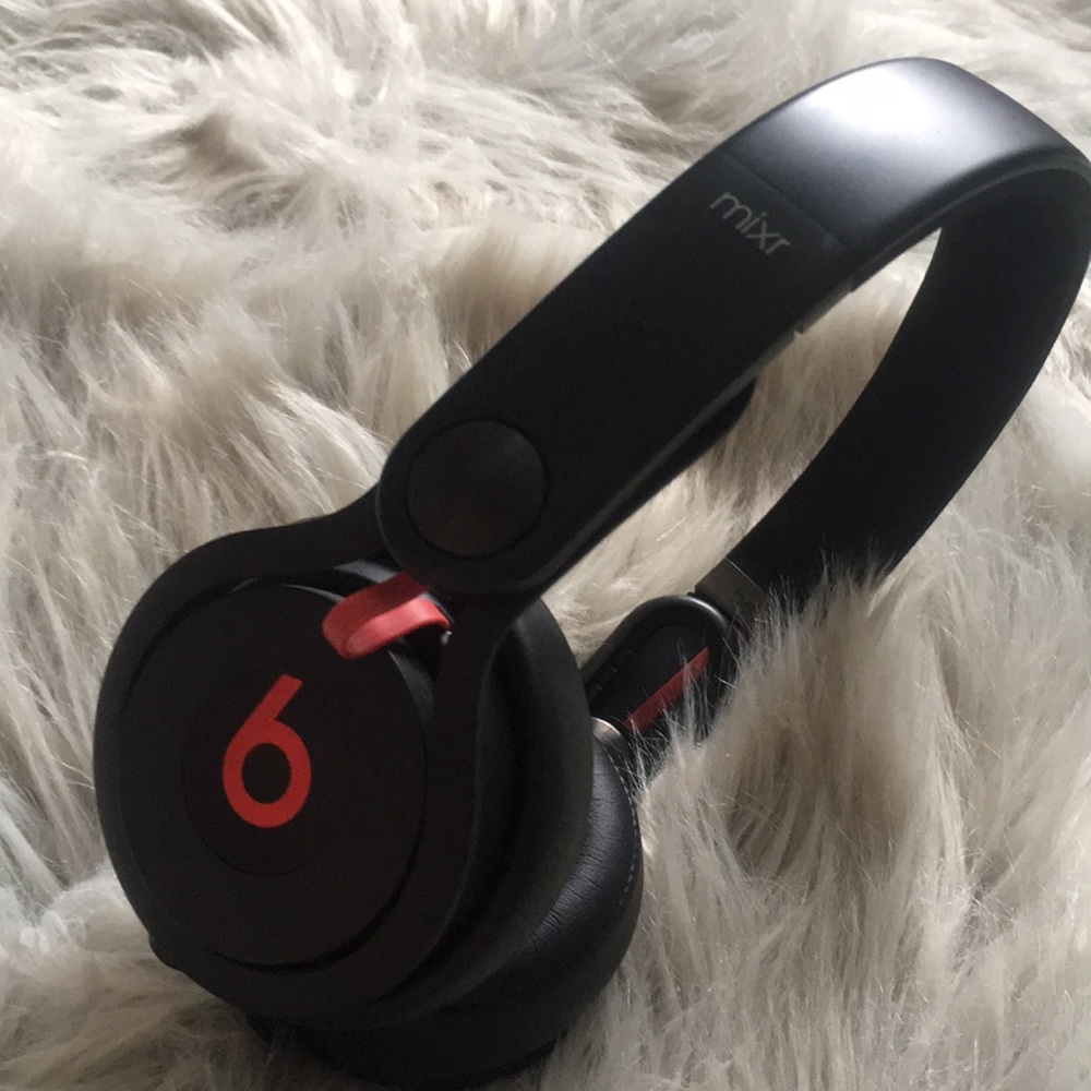 BEATS BY DR. DRE